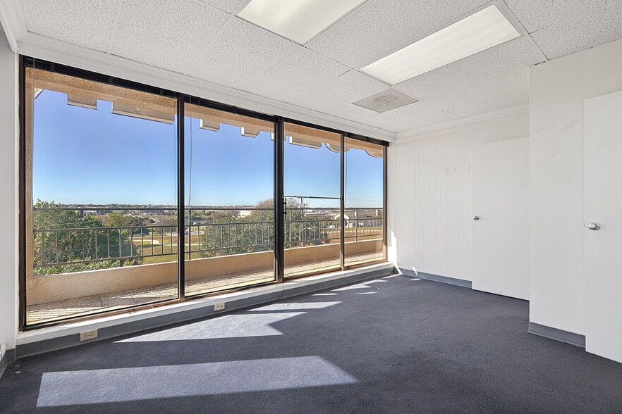 More Photos Of 2821 Lackland Rd, Fort Worth Office For Sale