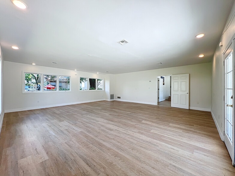 More Photos Of 507 East St, Longwood Office Residential For Lease