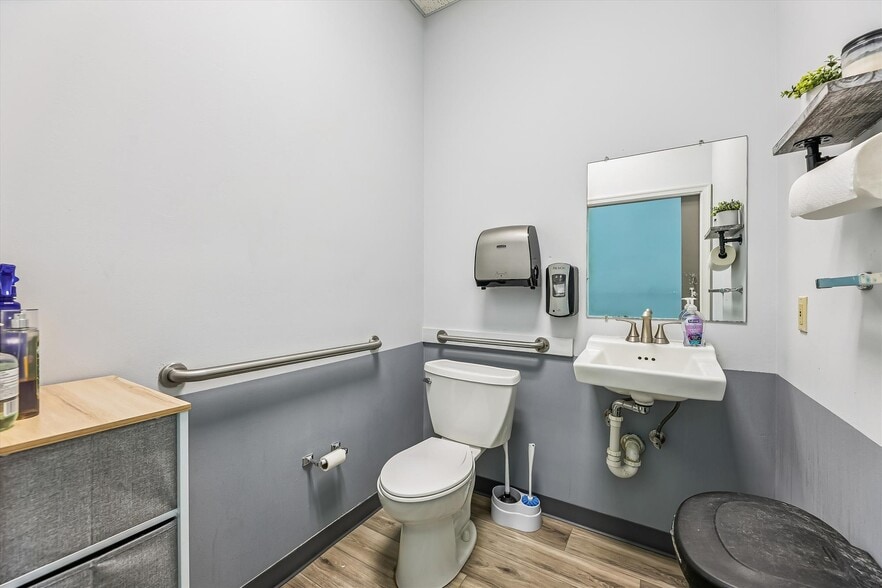 More Photos Of 12090-12114 Old Line Ctr, Waldorf General Retail For Sale