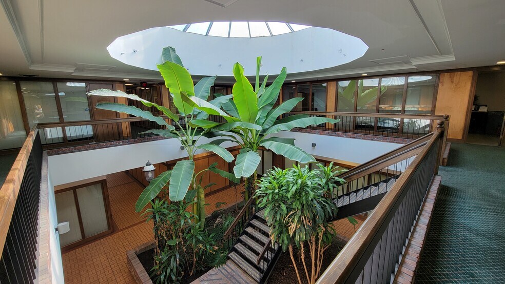 More Photos Of 1600 Heritage Lndg, Saint Charles Office For Lease