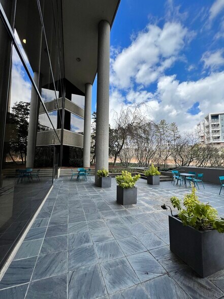 More Photos Of 500 Northridge Rd, Atlanta Office For Lease