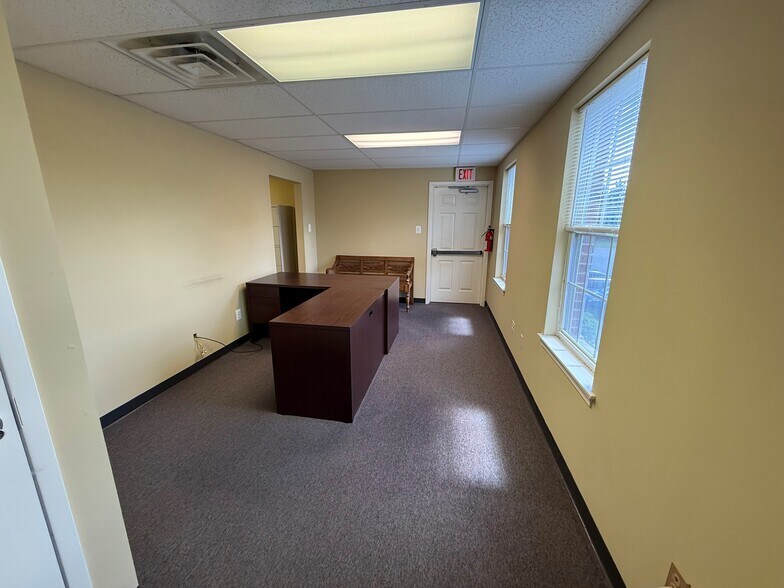 More Photos Of 11-22 Regency Plz, Glen, Glen Mills Office For Lease