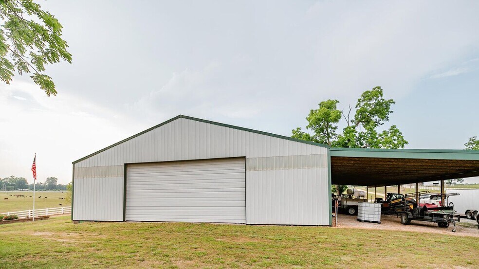More Photos Of 352 MO-245, Dadeville Horse Stables For Sale