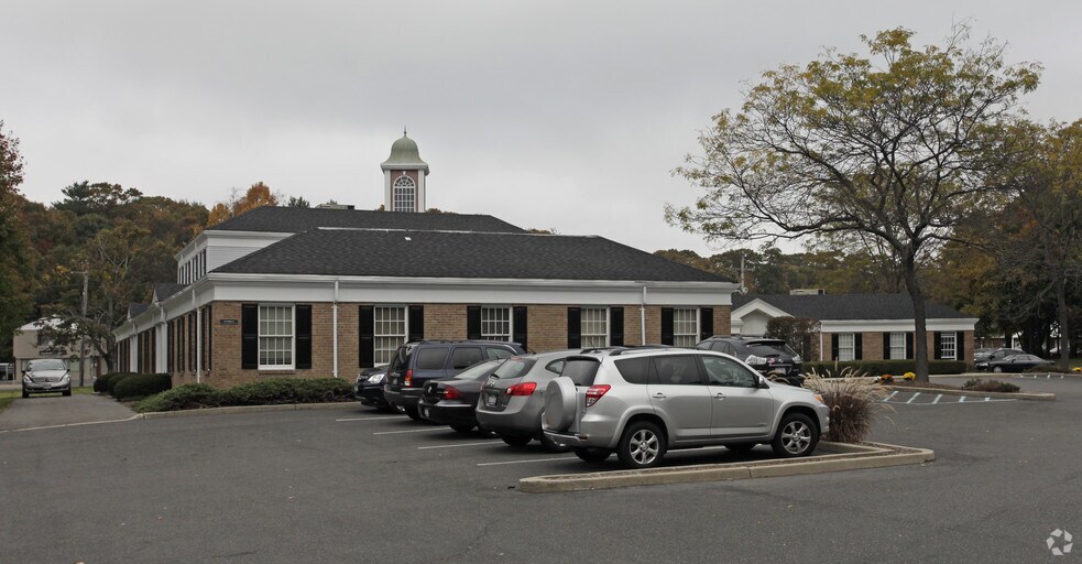 More Photos Of 300 E Main St, Smithtown Medical For Lease