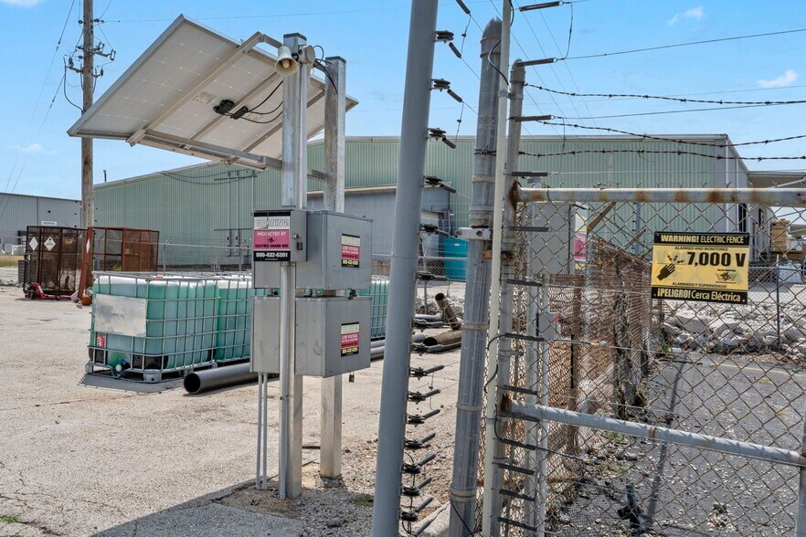 More Photos Of 2752 E Kearney St, Springfield Freestanding For Sale