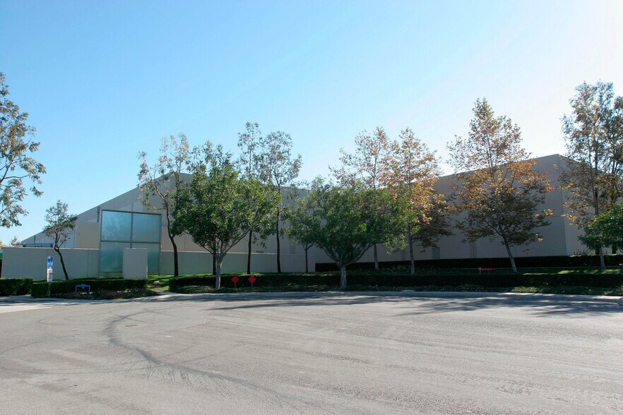 More Photos Of 5 Pasteur, Irvine Distribution For Lease