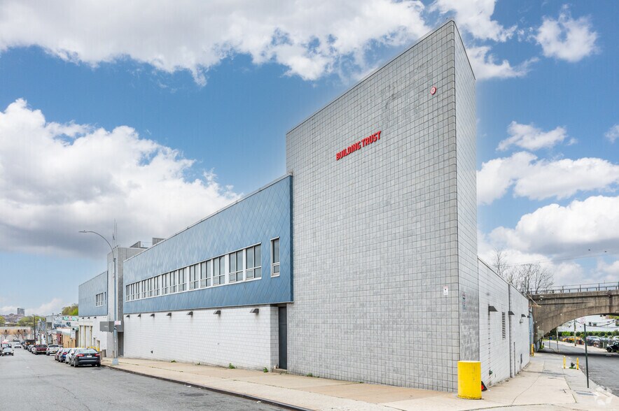 More Photos Of 2544 Borough Pl, Woodside Warehouse For Sale