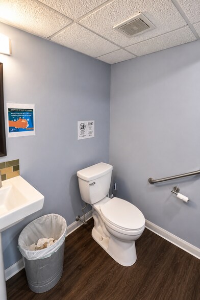 More Photos Of 935 N Plum Grove Rd, Schaumburg Office For Sale