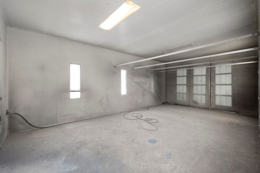 More Photos Of 597 Winthrop St, Taunton Manufacturing For Lease