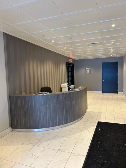 More Photos Of 305 Rue Tanguay, Roberval Office For Lease