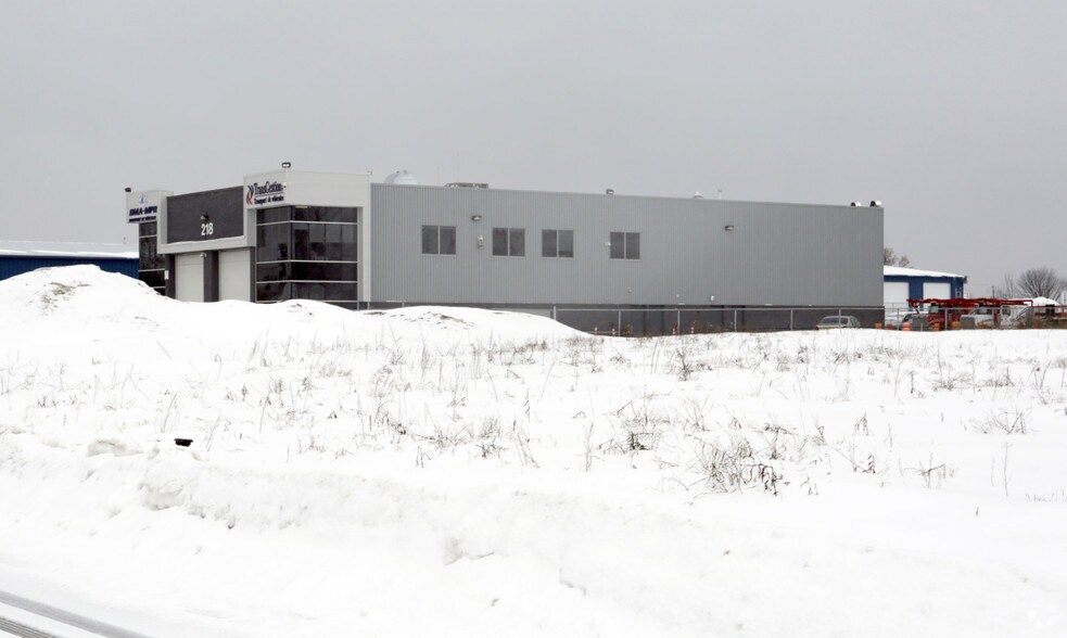 Primary Photo Of 218 Rue Robinson, Saint-eustache Flex For Lease