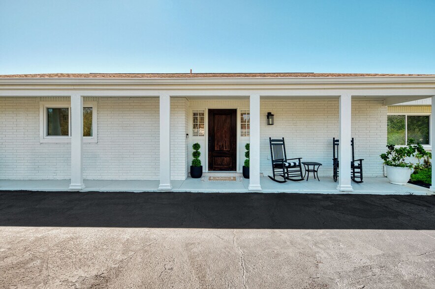 More Photos Of 400 Nokomis Ave S, Venice Specialty For Sale