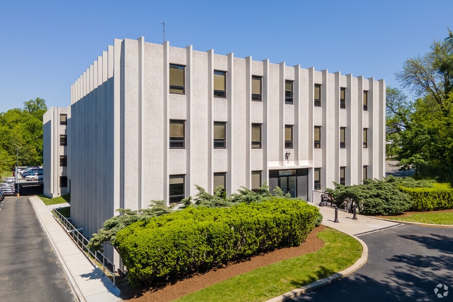 Primary Photo Of 600 Sylvan Ave, Englewood Cliffs Office For Lease