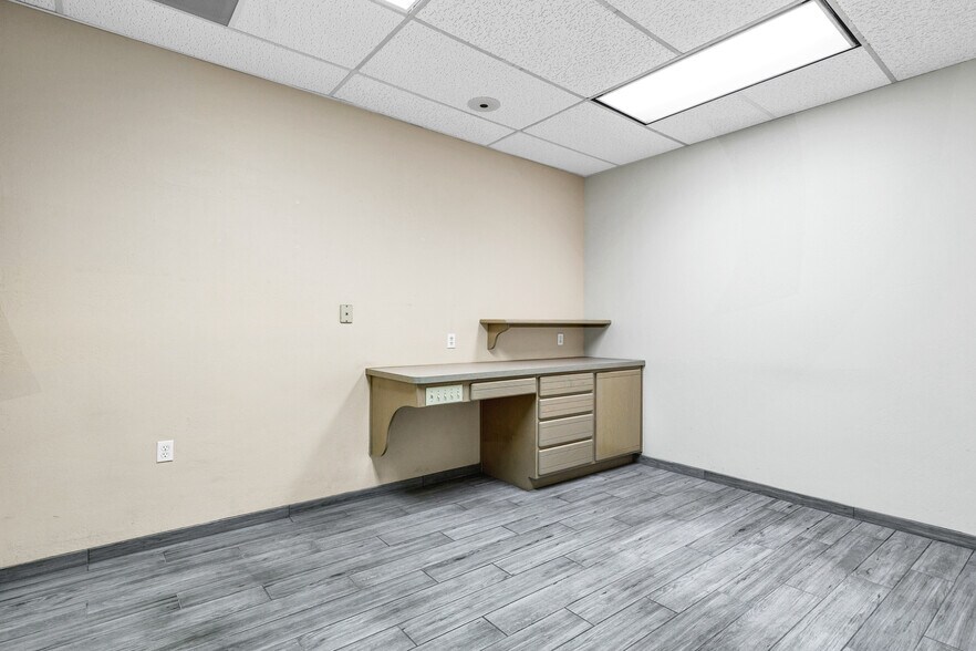 More Photos Of 15405 N 99th Ave, Sun City Medical For Lease