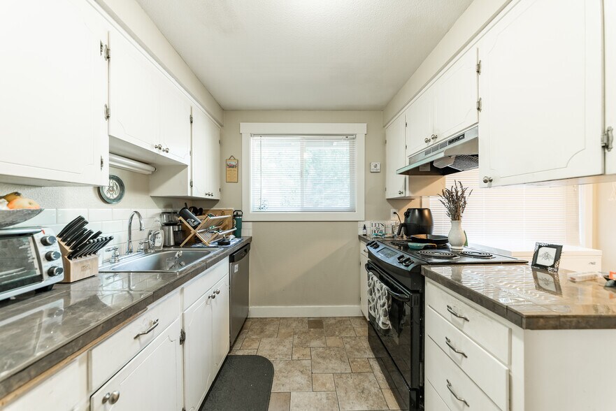 More Photos Of 3240-3320 NE 8th St, Gresham Apartments For Sale