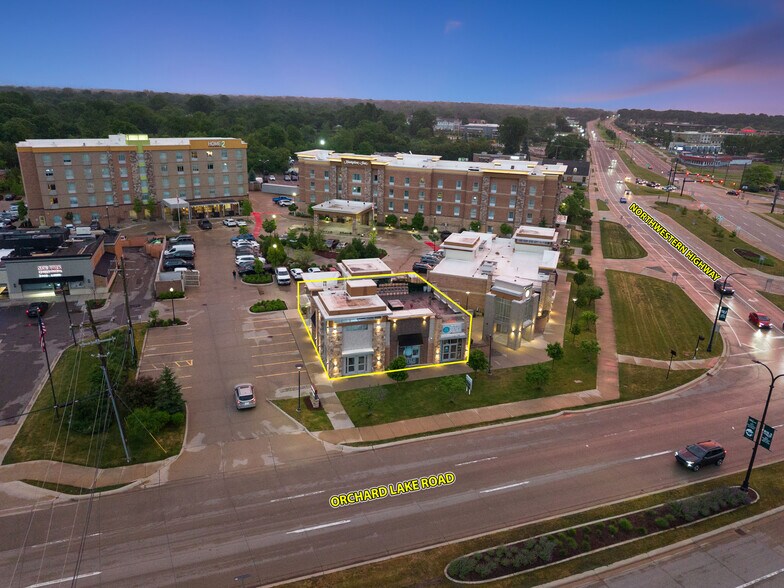 Primary Photo Of 7389 Orchard Lake Rd, West Bloomfield Restaurant For Lease
