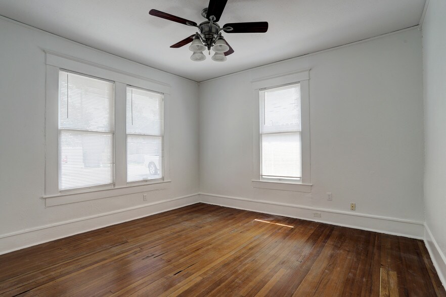 More Photos Of 4318 Kyle St, Houston Freestanding For Lease