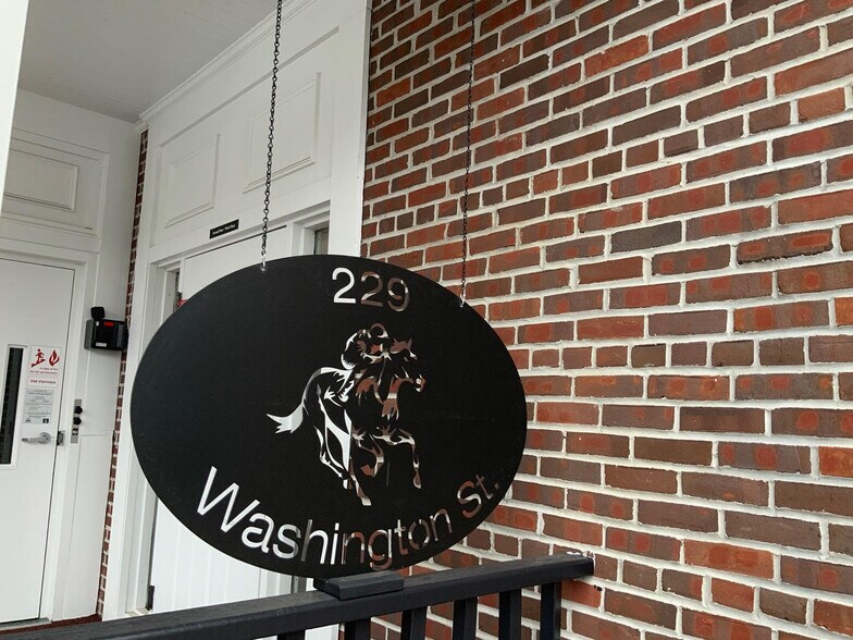 More Photos Of 229 Washington St, Saratoga Springs Office For Lease