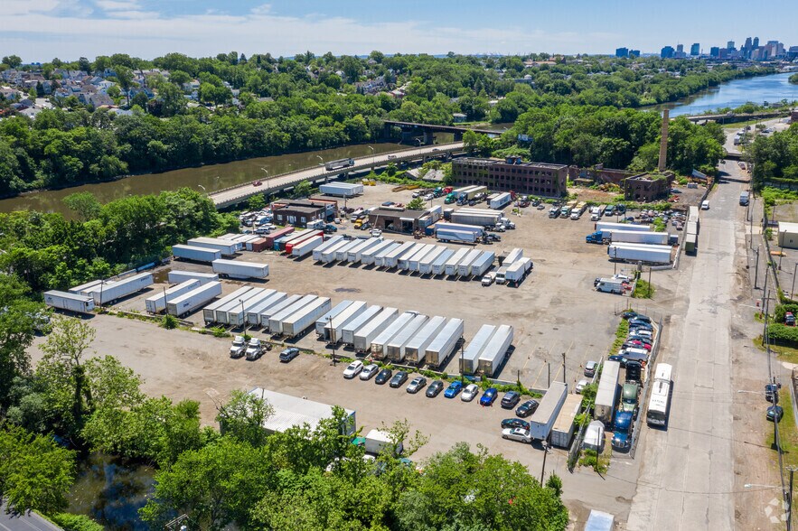 More Photos Of 2120 McCarter Hwy, Newark Land For Lease