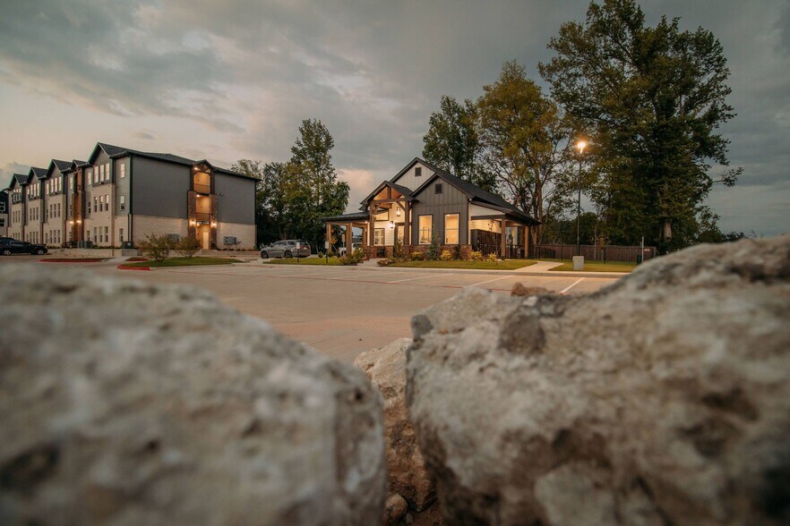 More Photos Of 20048 County Road 4118 Rd, Lindale Apartments For Sale