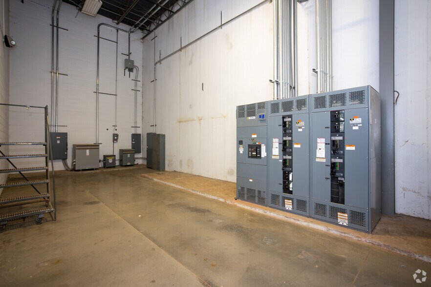 More Photos Of 2121 Heilig Rd, Salisbury Manufacturing For Sale