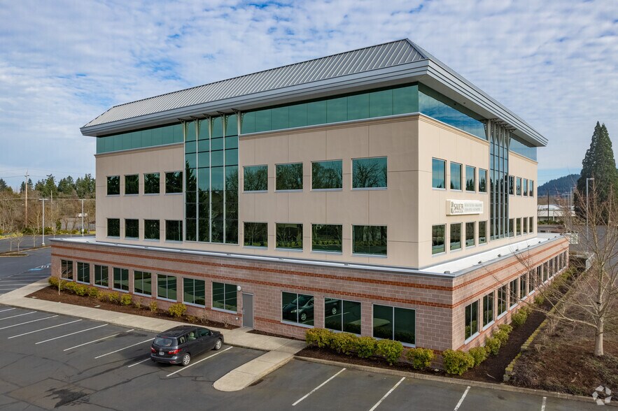 More Photos Of 6400 SE Lake Rd, Portland Office For Lease