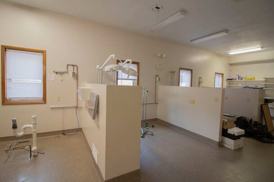 More Photos Of 32251 E Red Arrow Hwy, Paw Paw Veterinarian Kennel For Sale