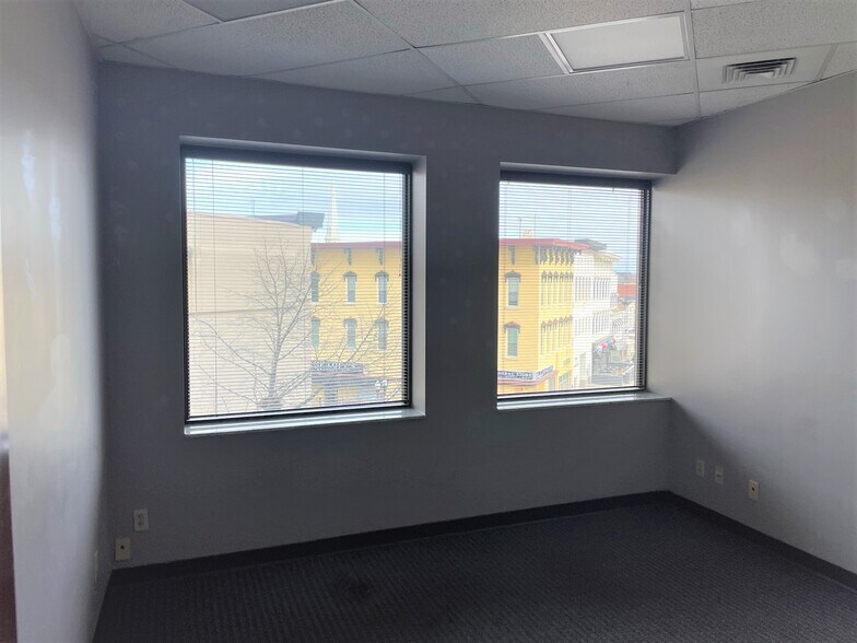 More Photos Of 15 N 3rd St, Newark Loft Creative Space For Lease