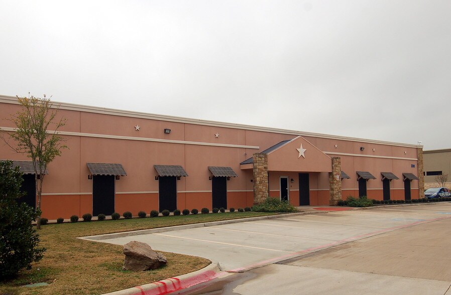 More Photos Of 2211 E Continental Blvd, Southlake Light Manufacturing For Lease