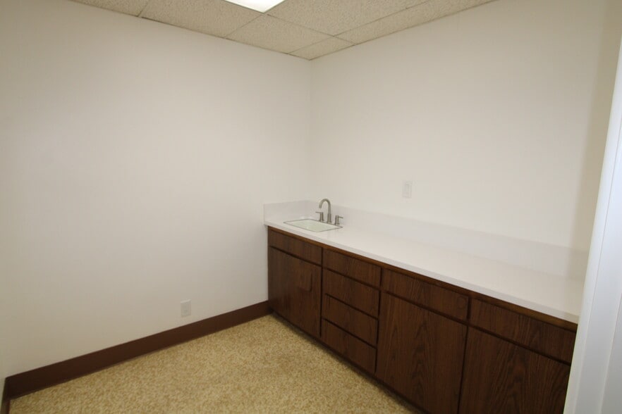 More Photos Of 1911 W Glenoaks Blvd, Glendale Medical For Lease