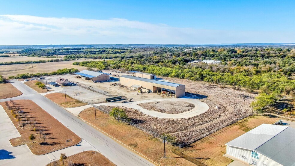 More Photos Of 520 Tradeway Dr, Mineral Wells Warehouse For Sale