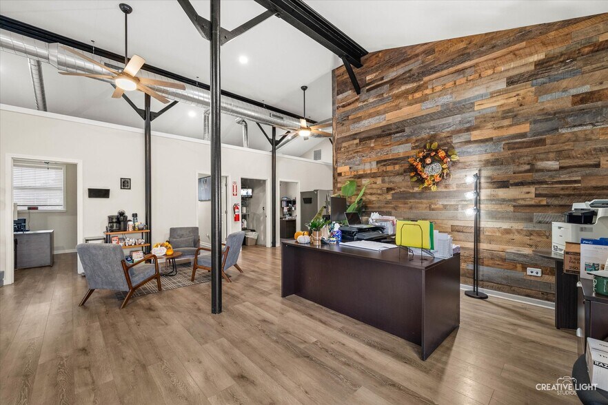 More Photos Of 3711 W Algonquin Rd, Algonquin Flex For Sale