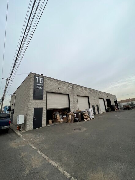 More Photos Of 115 Industrial Loop, Staten Island Distribution For Lease