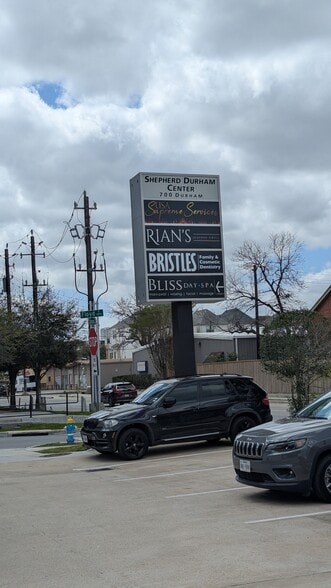 More Photos Of 700 Durham Dr, Houston Storefront For Lease