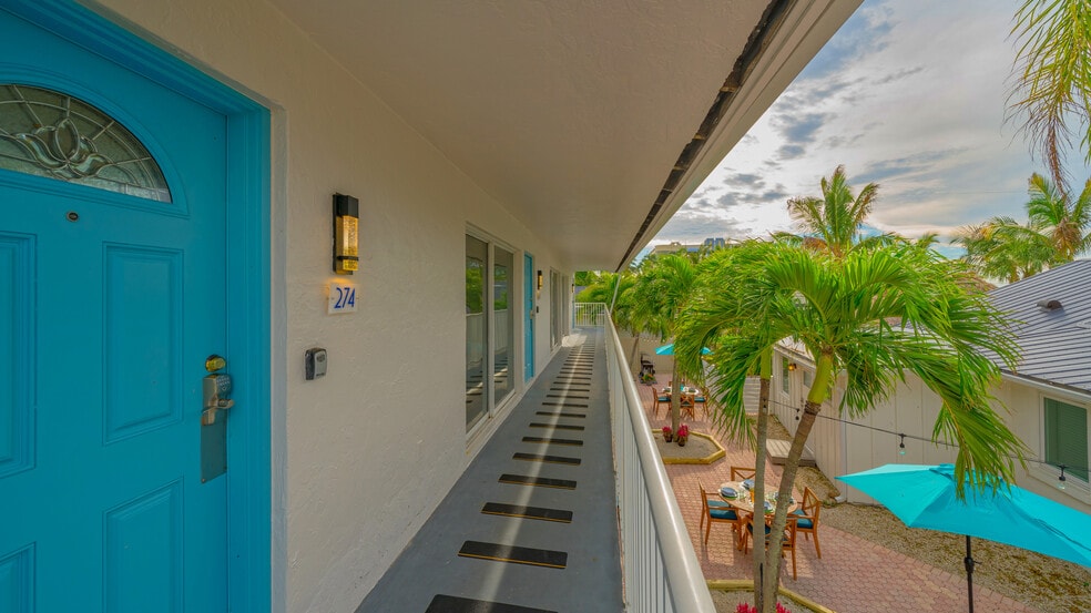 More Photos Of 104 Avenida Veneccia, Siesta Key Multifamily For Sale