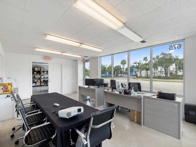 More Photos Of 675 US Highway 1, Vero Beach Warehouse For Lease