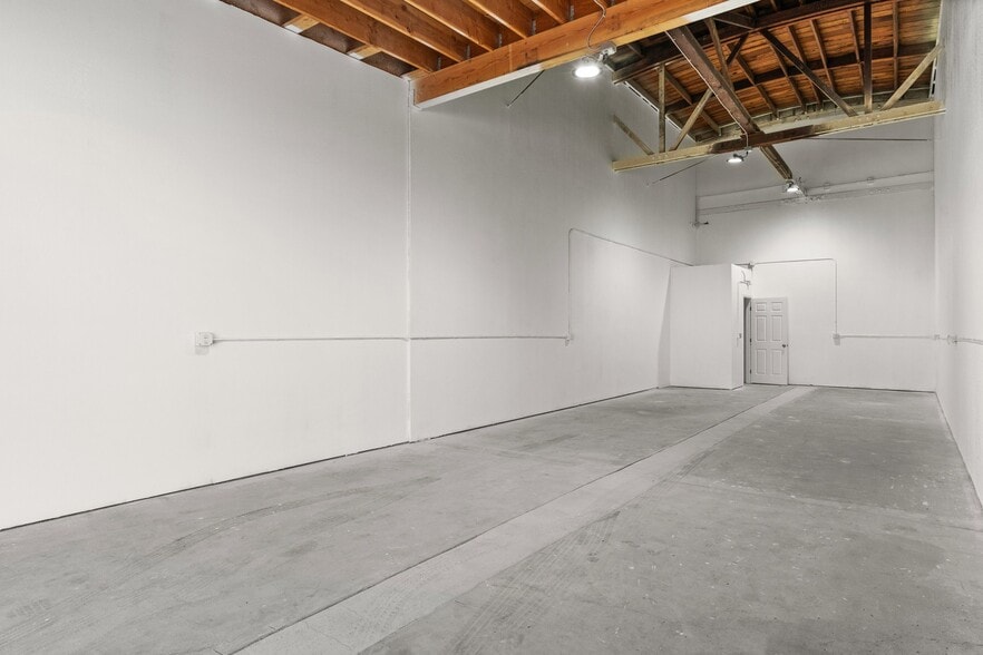 More Photos Of 21602-21612 Western Blvd, Hayward Service For Lease