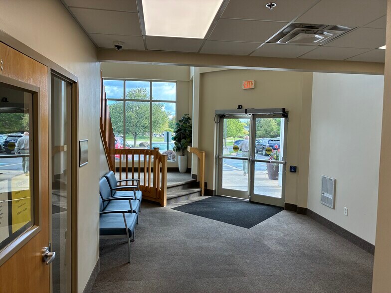 More Photos Of 2561 Lac De Ville Blvd, Rochester Medical For Lease