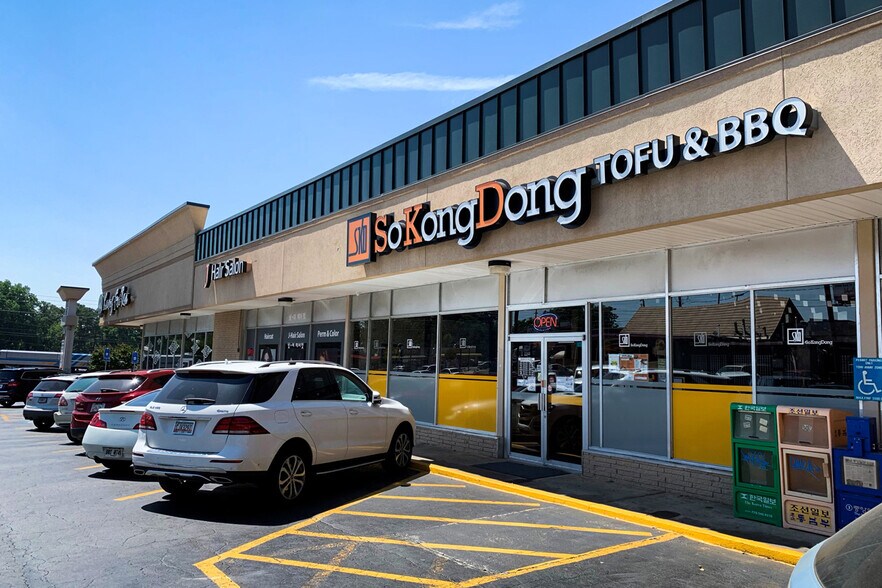 More Photos Of 5280 Buford Hwy NE, Atlanta Storefront For Lease