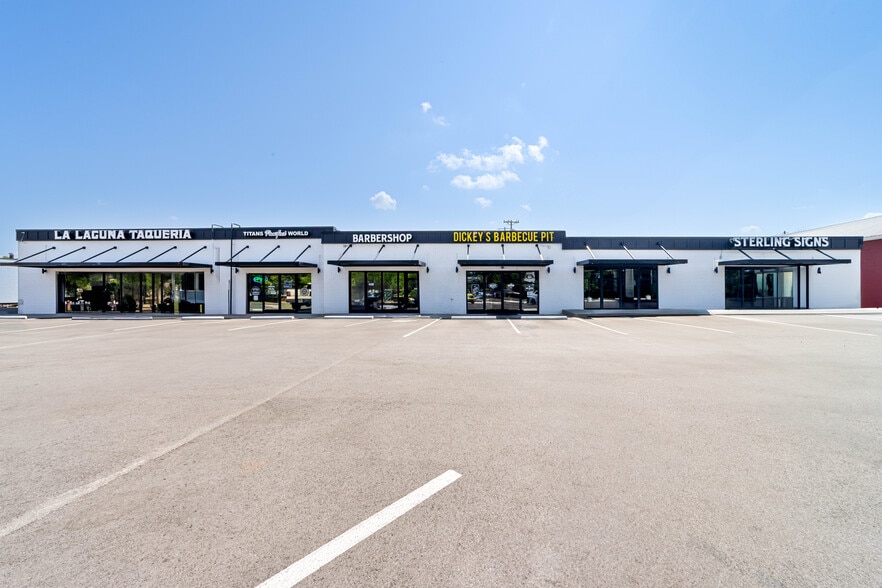 More Photos Of 2805 Fort Campbell Blvd, Clarksville Freestanding For Lease