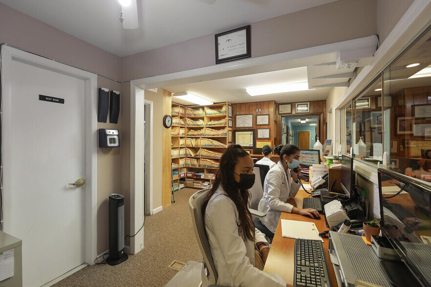 More Photos Of 676 Amboy Ave, Woodbridge Medical For Lease