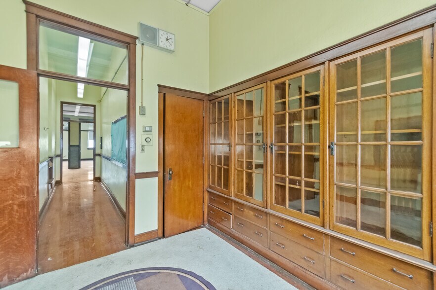 More Photos Of 100 McDonough St, Joliet Schools For Sale