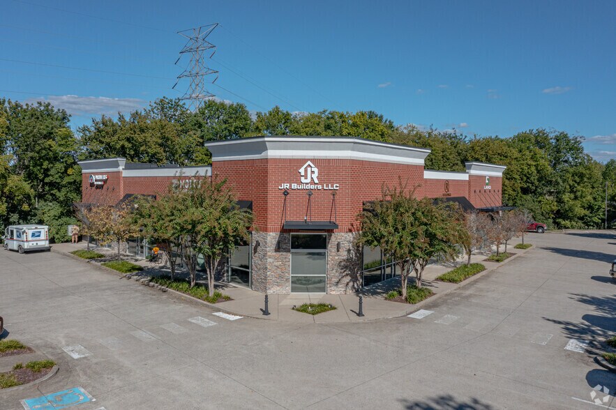 Primary Photo Of 880 Greenlea Blvd, Gallatin Freestanding For Lease