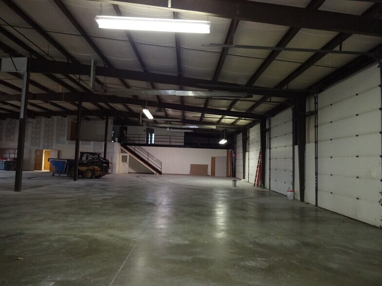 More Photos Of 1835 Leer Dr, Elkhart Industrial For Lease