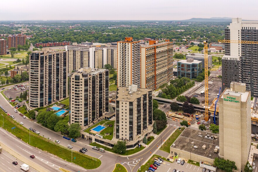 More Photos Of 45-51 Pl Charles-Le Moyne, Longueuil Office For Sale