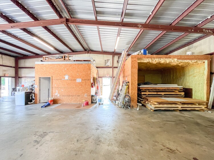 More Photos Of 11950 Richcroft Ave, Baton Rouge Warehouse For Sale