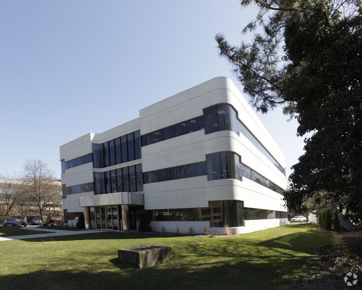 More Photos Of 67 Holly Hill Ln, Greenwich Office For Sale