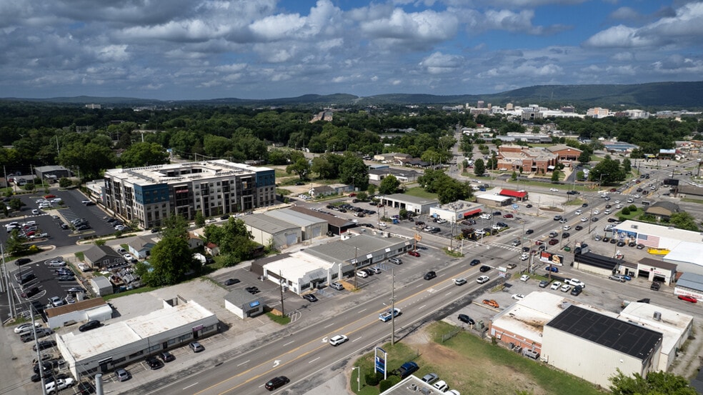 More Photos Of 3300-3306 Governors Dr SW, Huntsville Freestanding For Lease
