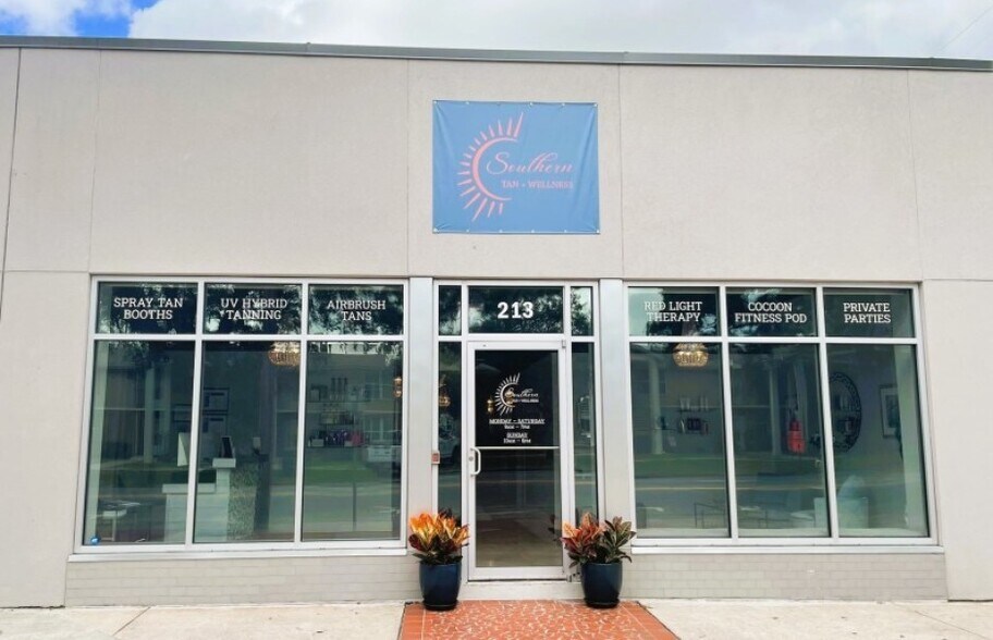 More Photos Of 213-219 E Broad St, Savannah Storefront For Lease