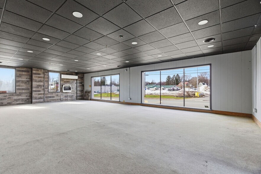 More Photos Of 15 W 1st St S, Fulton Freestanding For Sale